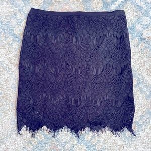 Generation Love lined lace mini skirt with zipper closure. 27” waist.